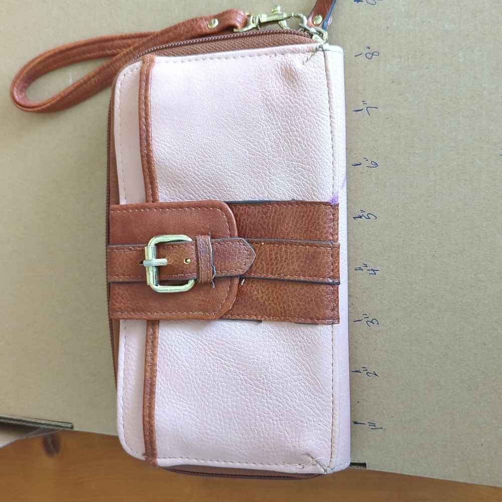 Women's large Bueno wristlet